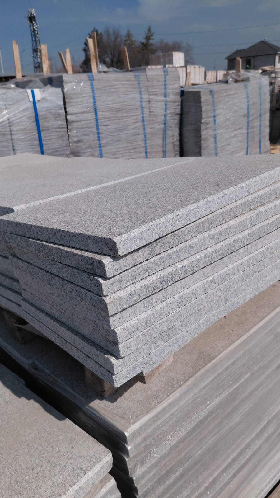 Гранитный камень